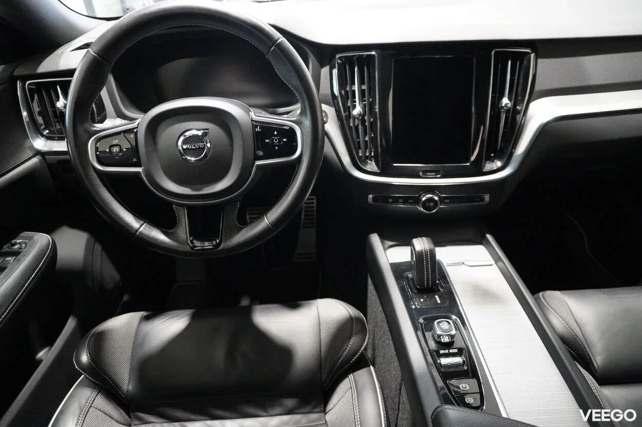 Volvo V60 R-design 2 145kW