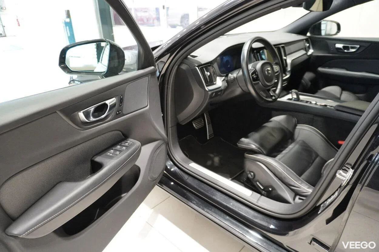 Volvo V60 R-design 2 145kW