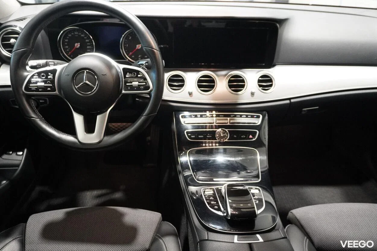 Mercedes-Benz E220 4MATIC 2 143kW
