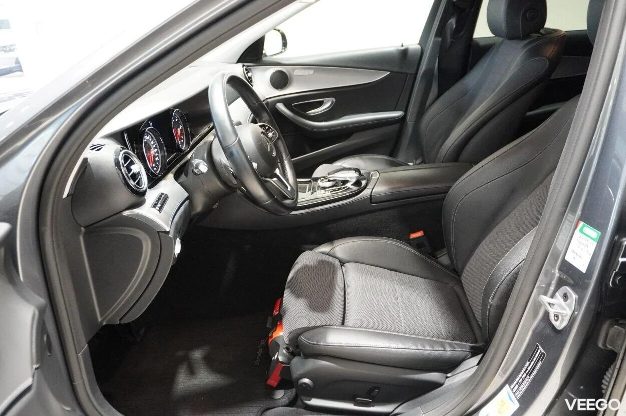 Mercedes-Benz E220 4MATIC 2 143kW