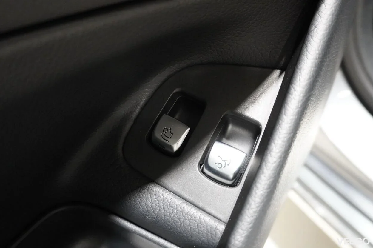 Mercedes-Benz E220 4MATIC 2 143kW