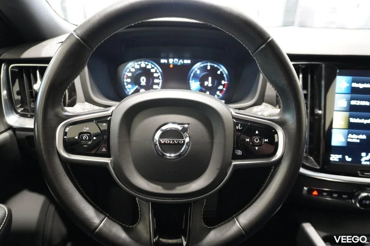 Volvo V60 R-design 2 145kW