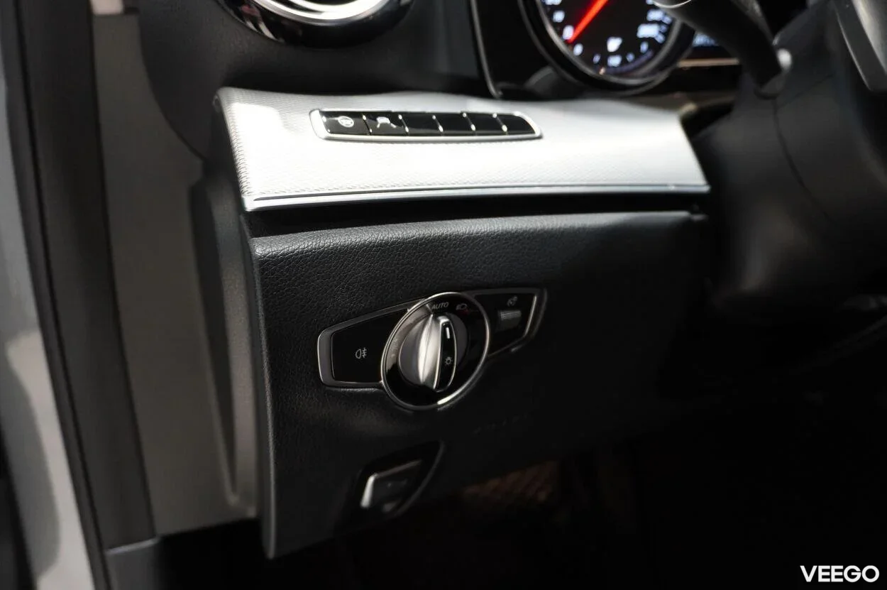 Mercedes-Benz E220 4MATIC 2 143kW