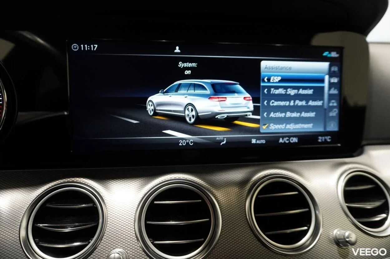 Mercedes-Benz E220 4MATIC 2 143kW