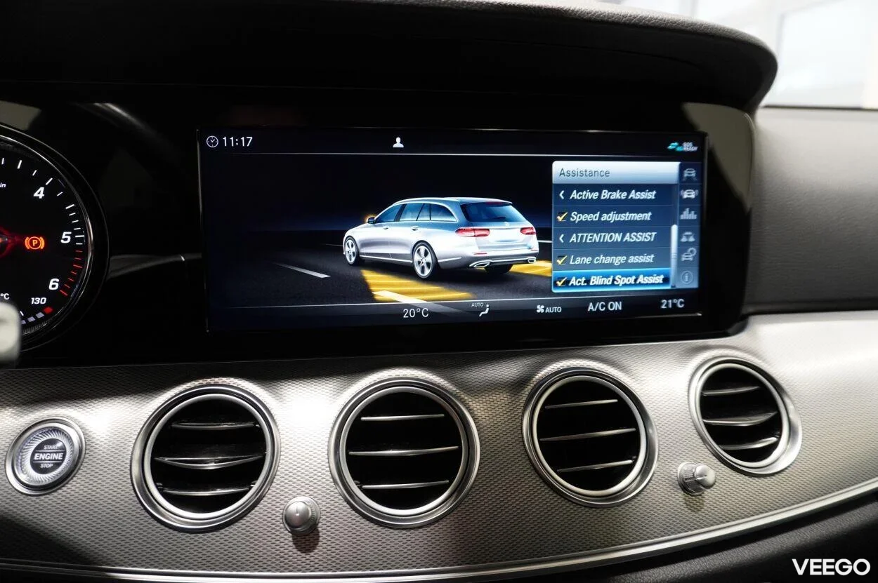 Mercedes-Benz E220 4MATIC 2 143kW