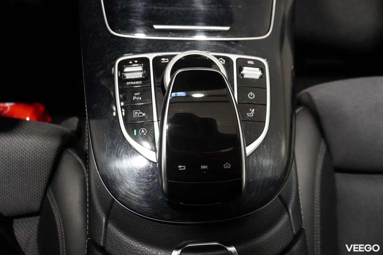 Mercedes-Benz E220 4MATIC 2 143kW