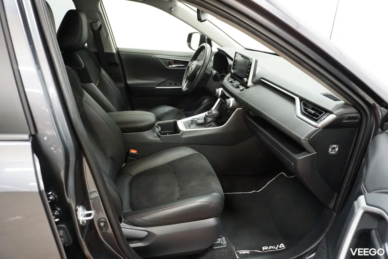 Toyota RAV4 Luxury Plus 2.5 131kW