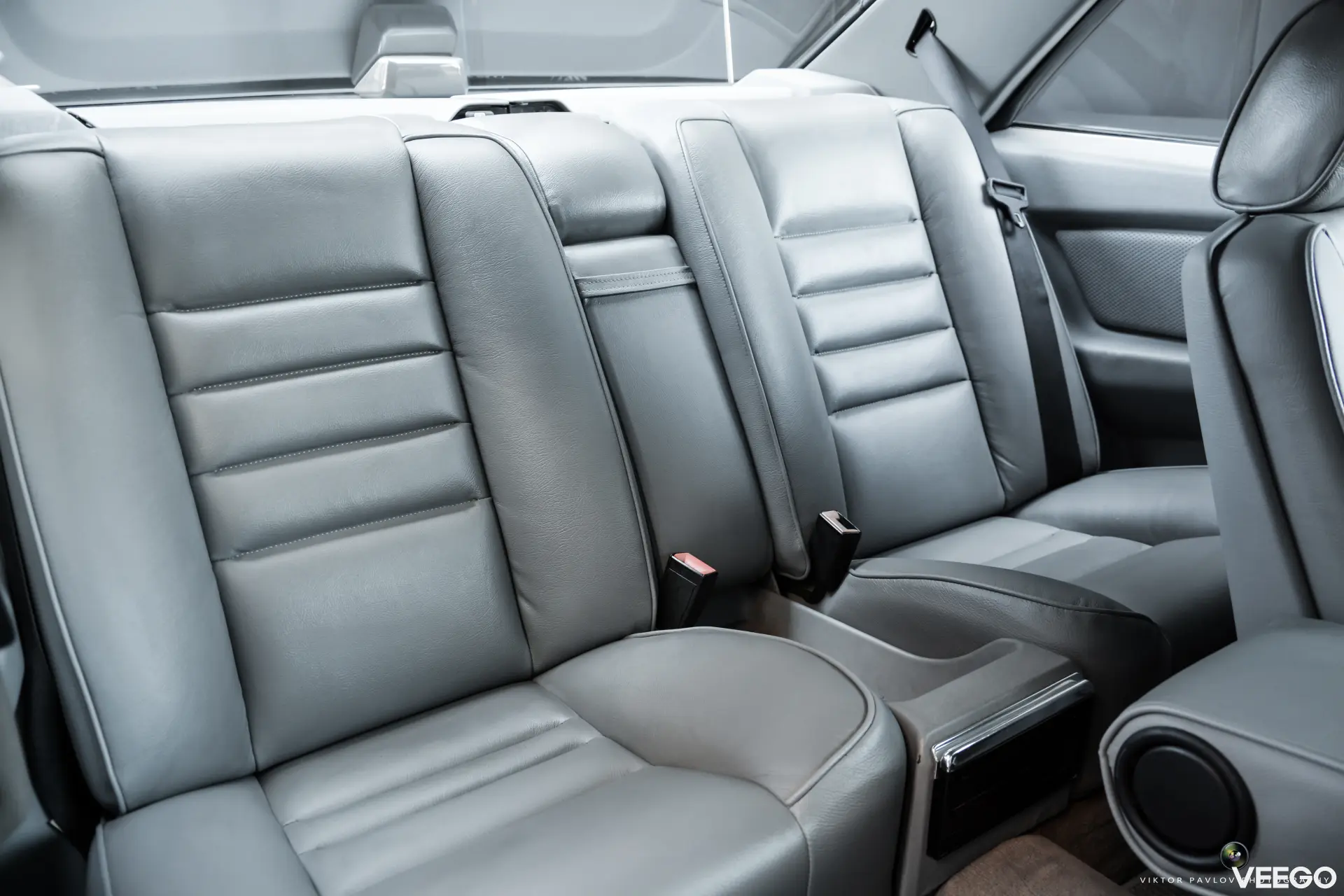 Mercedes-Benz 560 SEC 5.5 178kW