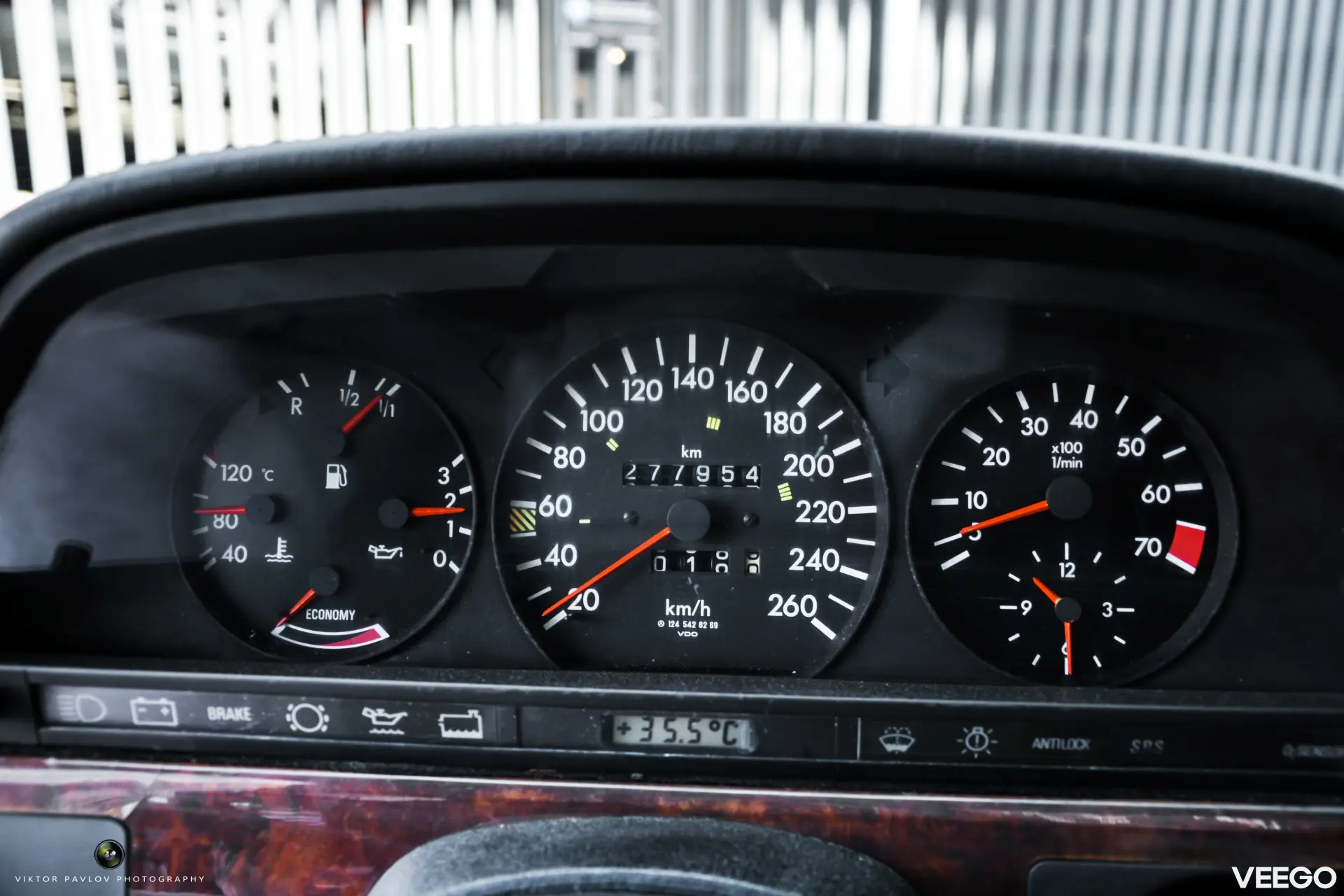 Mercedes-Benz 560 SEC 5.5 178kW