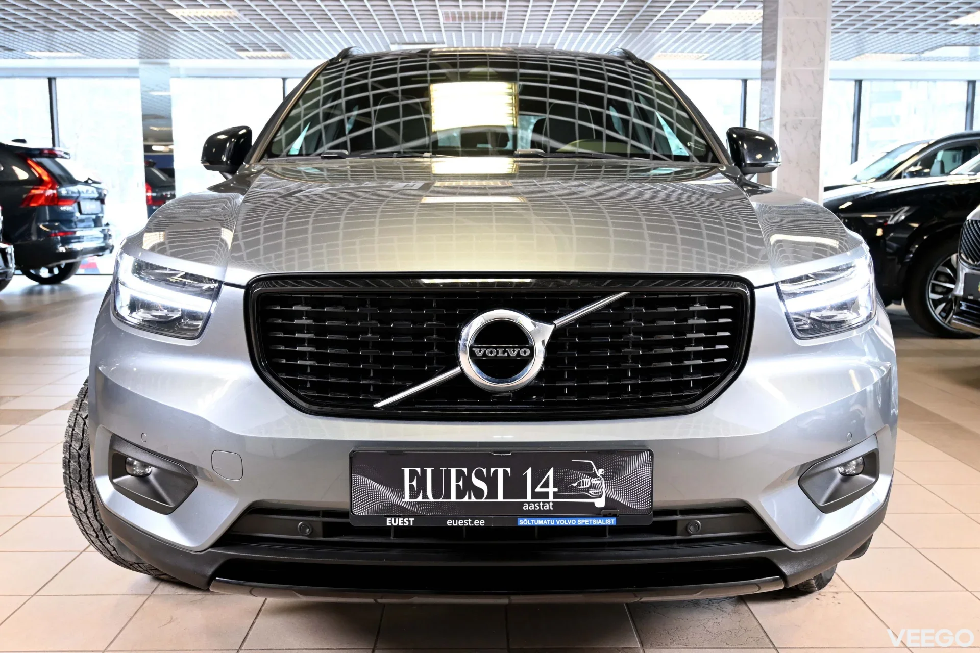 Volvo XC40 AWD D4 H&K R-DESIGN XENIUM INTELLI SAFE 140kW