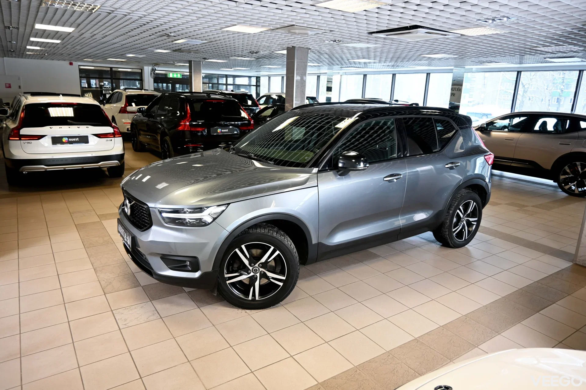 Volvo XC40 AWD D4 H&K R-DESIGN XENIUM INTELLI SAFE 140kW