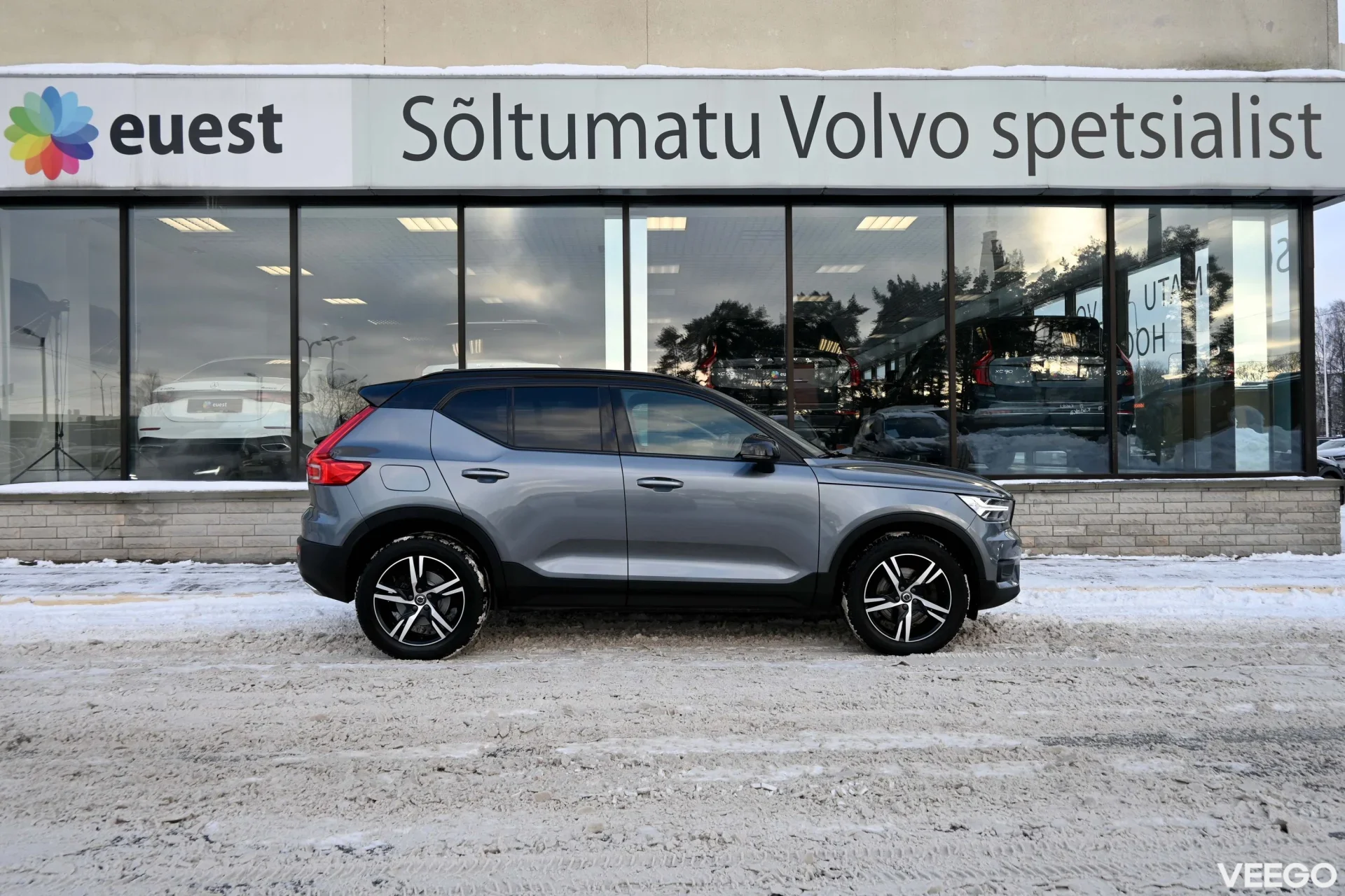 Volvo XC40 AWD D4 H&K R-DESIGN XENIUM INTELLI SAFE 140kW