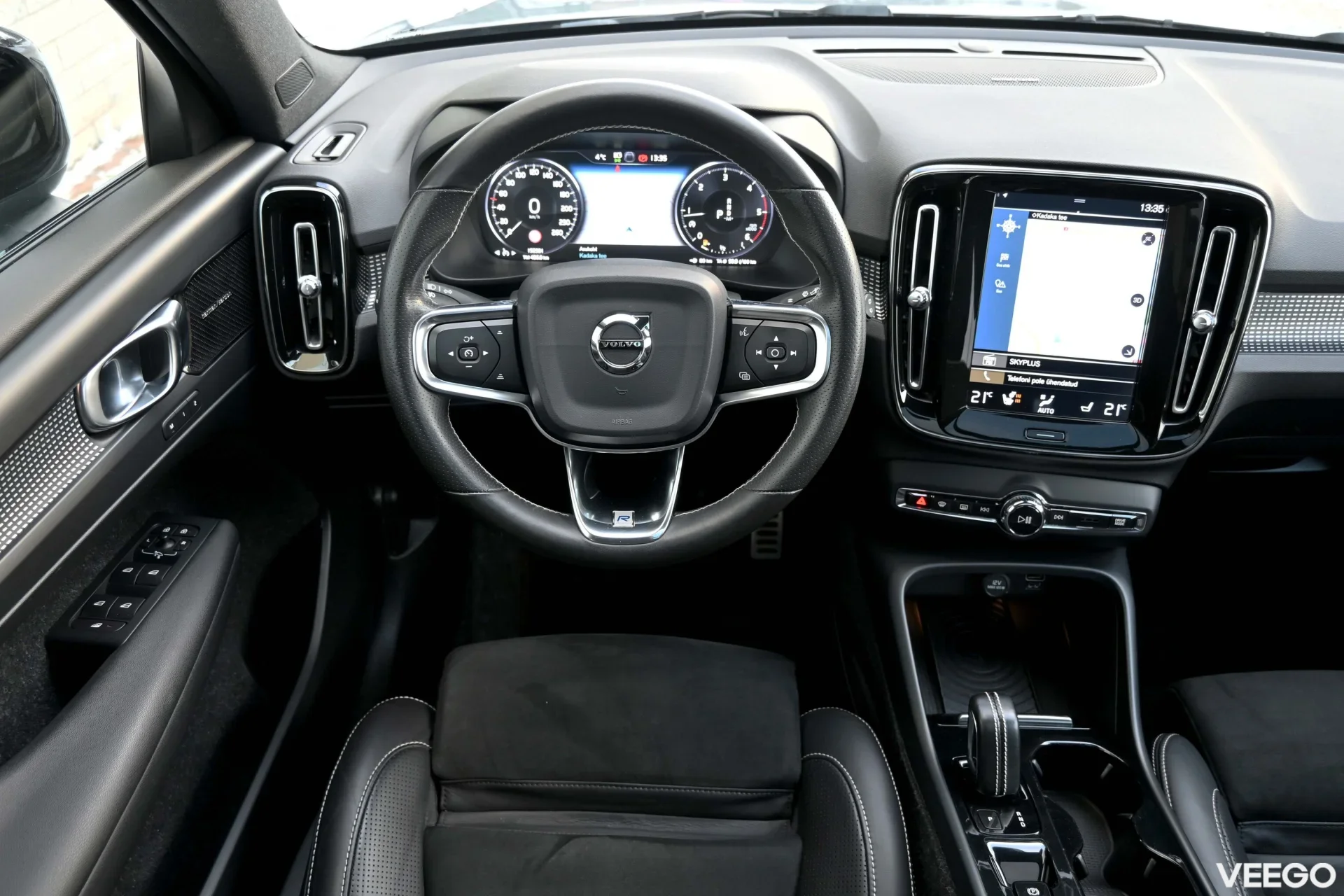 Volvo XC40 AWD D4 H&K R-DESIGN XENIUM INTELLI SAFE 140kW