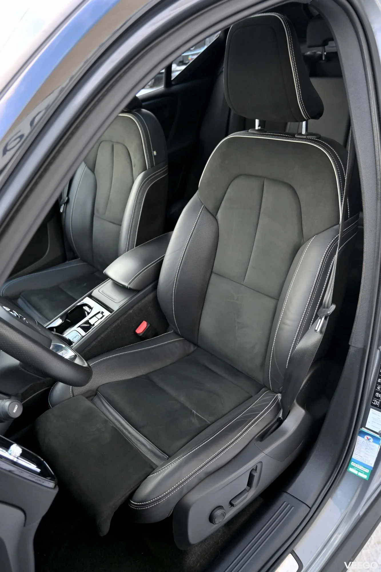 Volvo XC40 AWD D4 H&K R-DESIGN XENIUM INTELLI SAFE 140kW