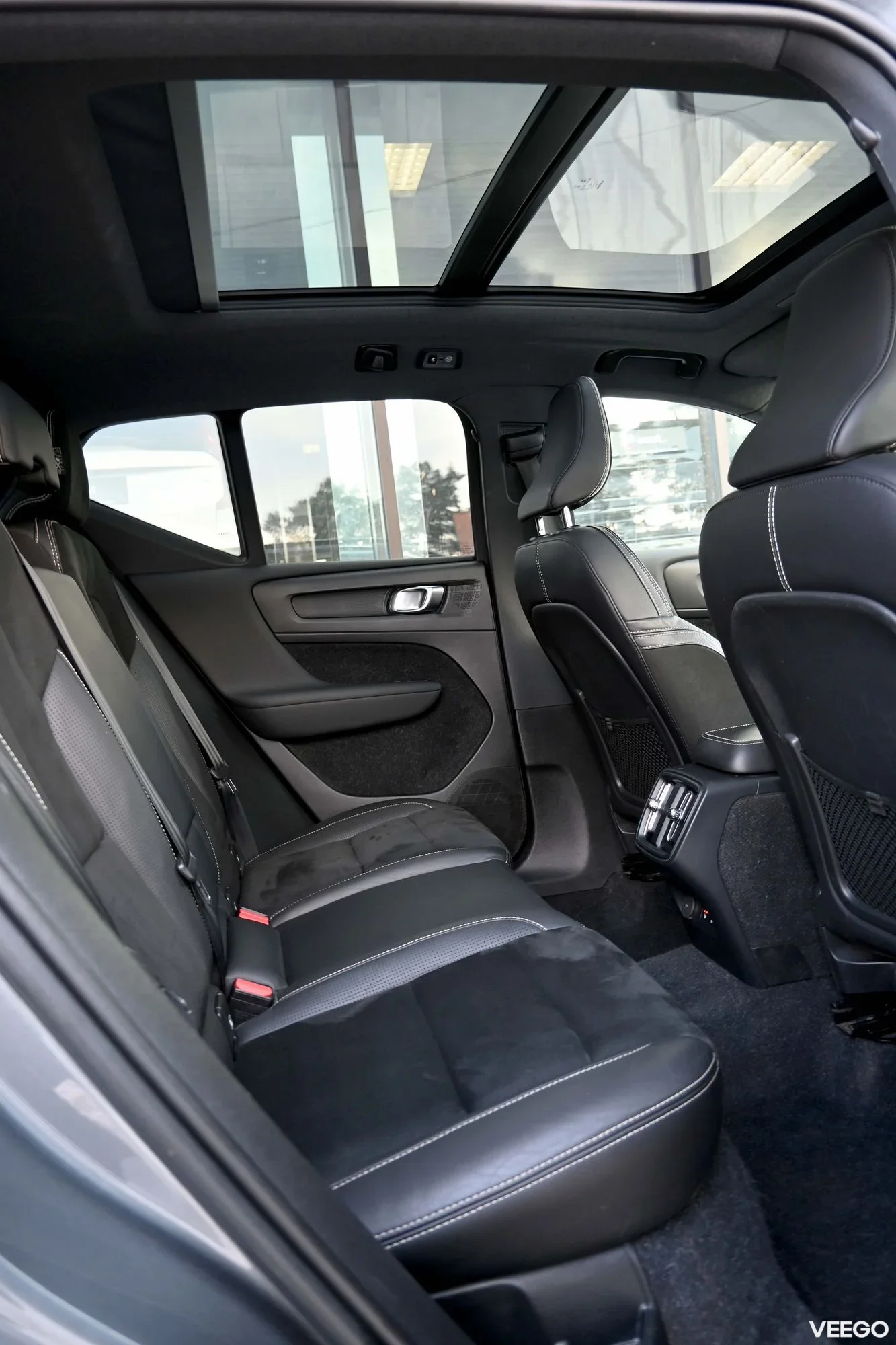 Volvo XC40 AWD D4 H&K R-DESIGN XENIUM INTELLI SAFE 140kW