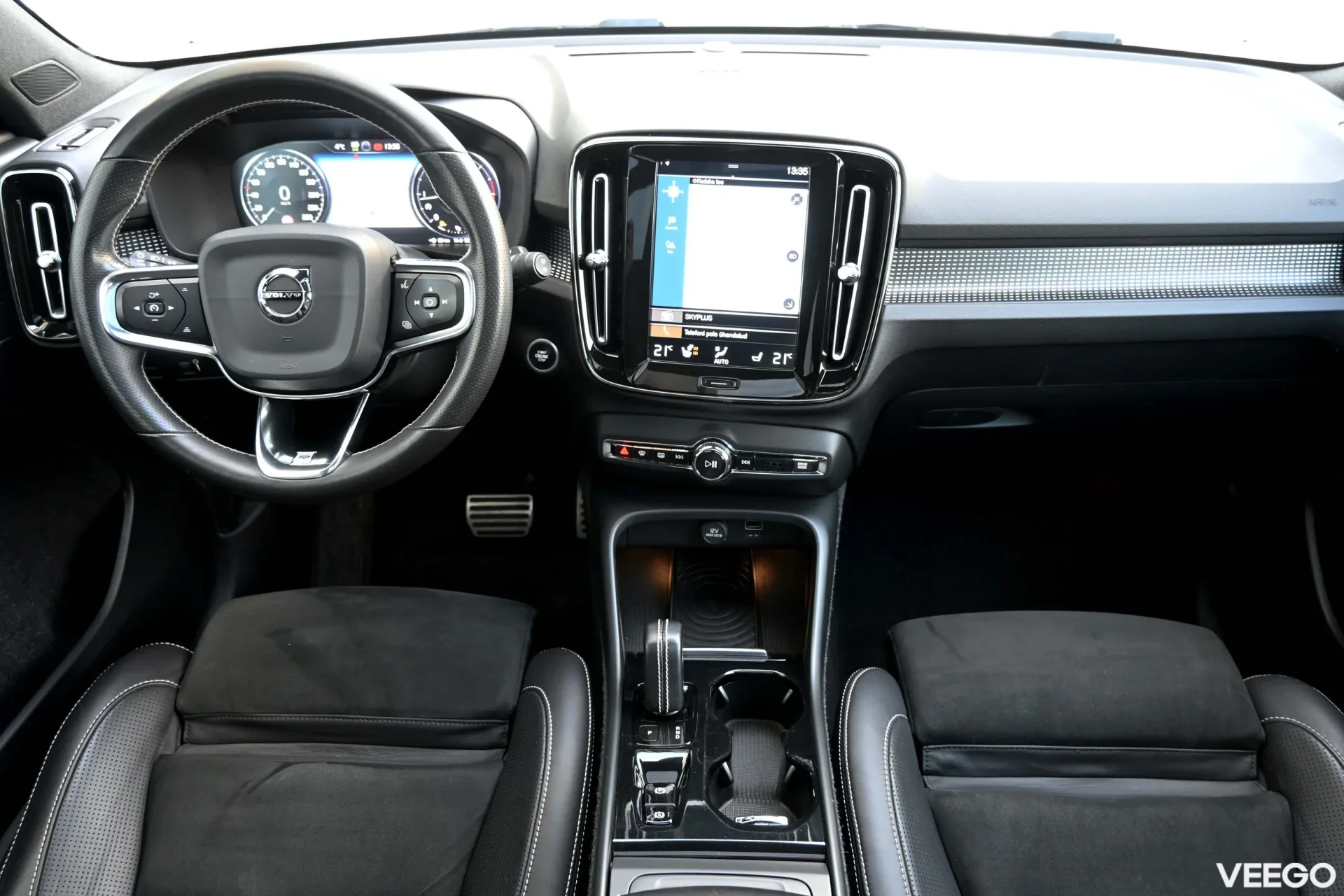 Volvo XC40 AWD D4 H&K R-DESIGN XENIUM INTELLI SAFE 140kW