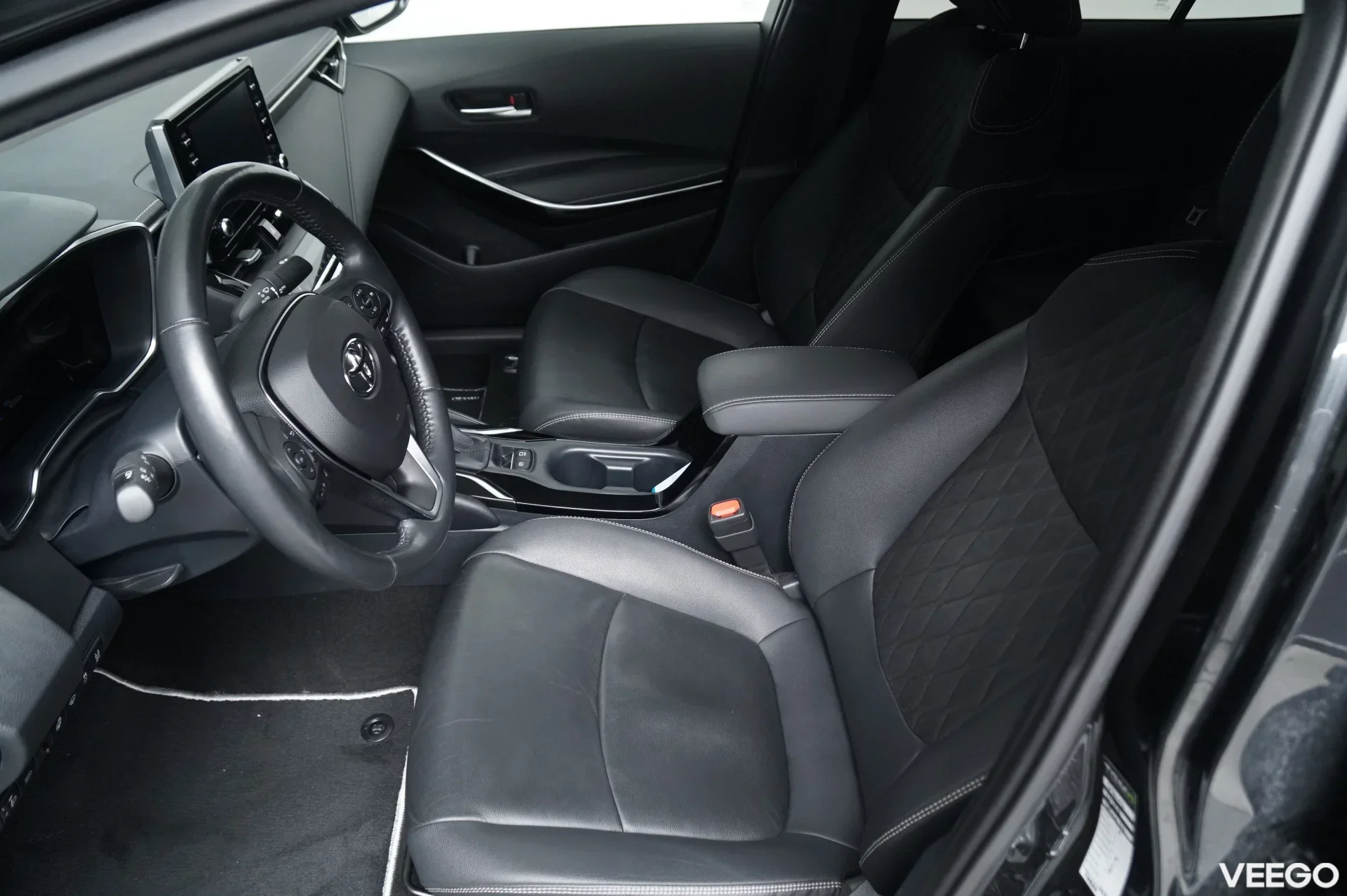 Toyota Corolla Luxury Hybrid e-CVT 1.8 72kW