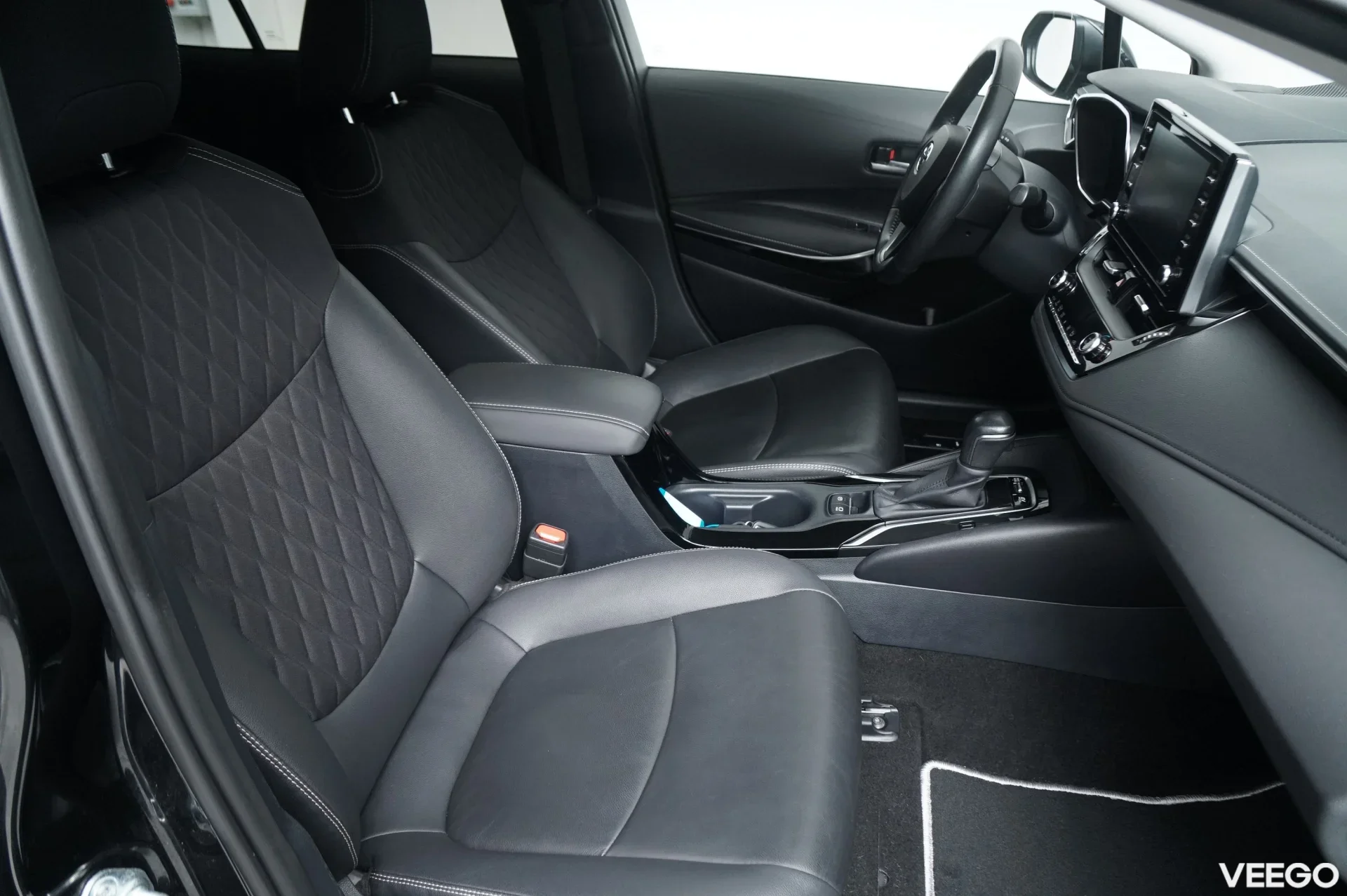 Toyota Corolla Luxury Hybrid e-CVT 1.8 72kW