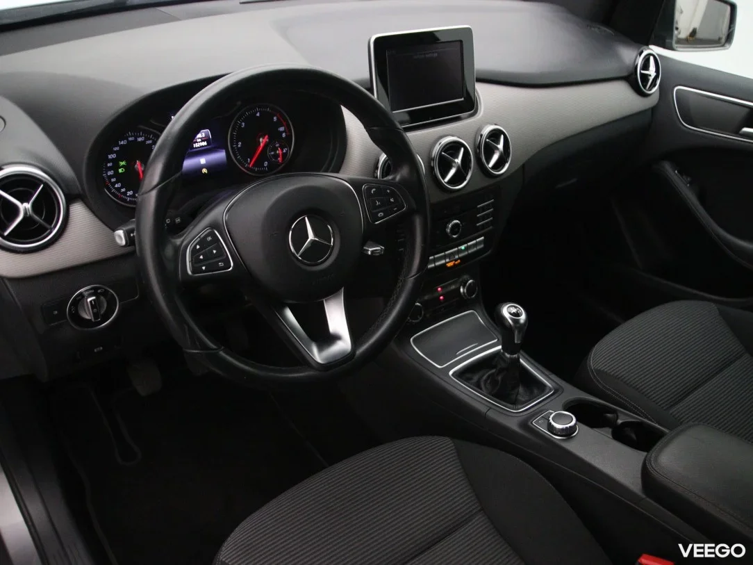 Mercedes-Benz B180 1.5 80kW