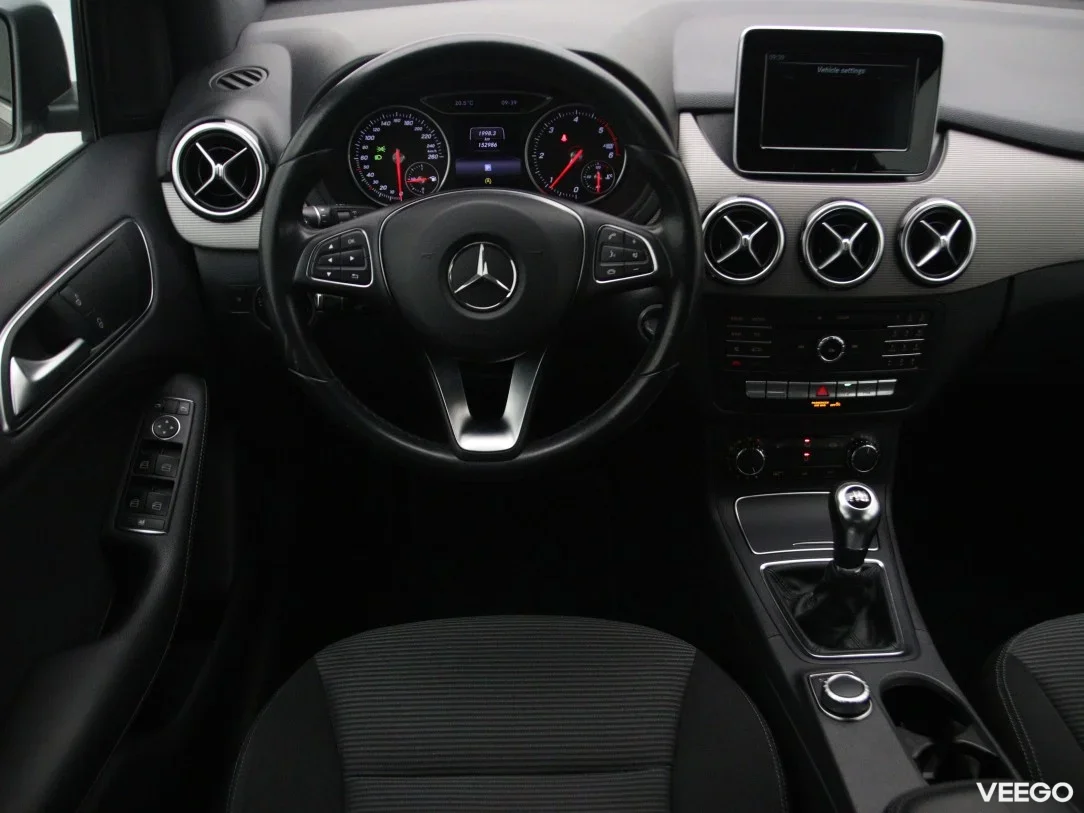 Mercedes-Benz B180 1.5 80kW