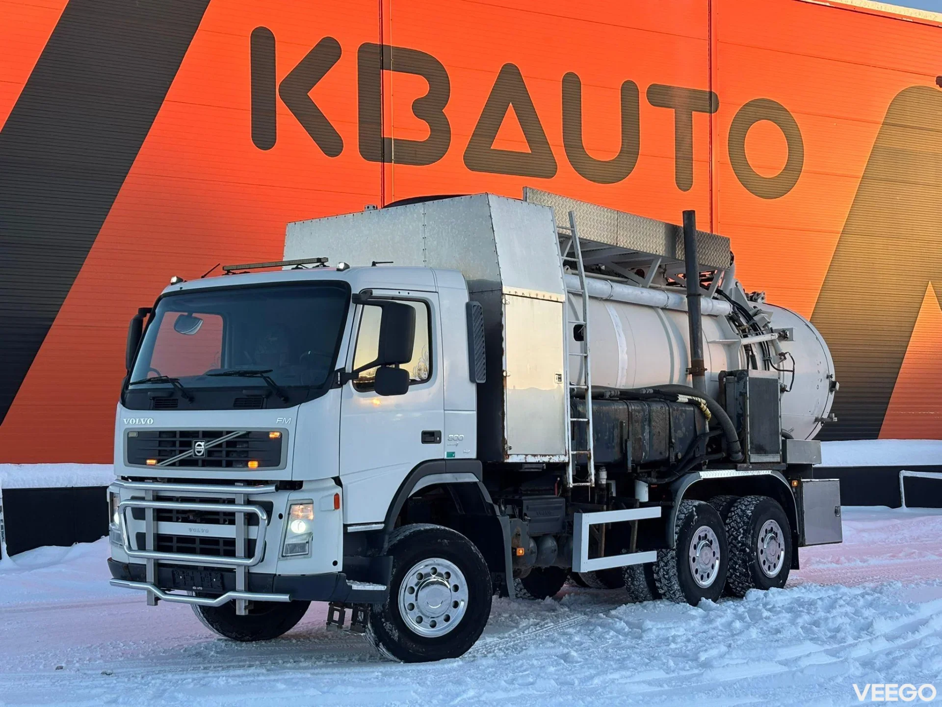 Volvo FM300 WASTE 4 + CLEAN WATER 8 m3 / VACUUM Hibon 810H / PRESSURE Uraca P3-45  205 bar / 348 l/min 226kW