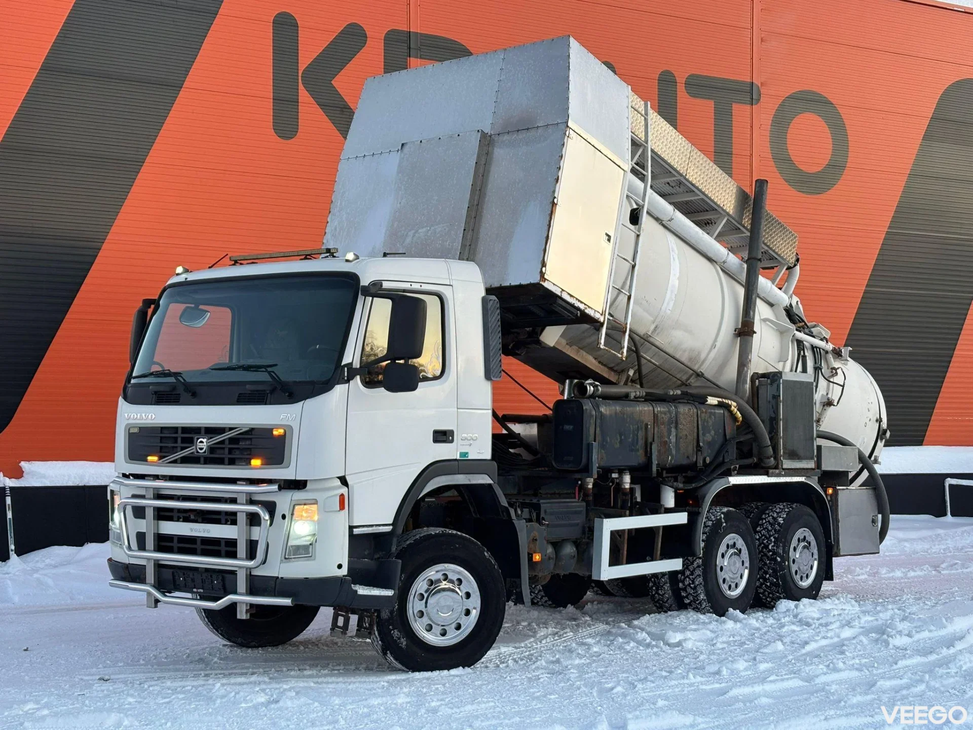 Volvo FM300 WASTE 4 + CLEAN WATER 8 m3 / VACUUM Hibon 810H / PRESSURE Uraca P3-45  205 bar / 348 l/min 226kW