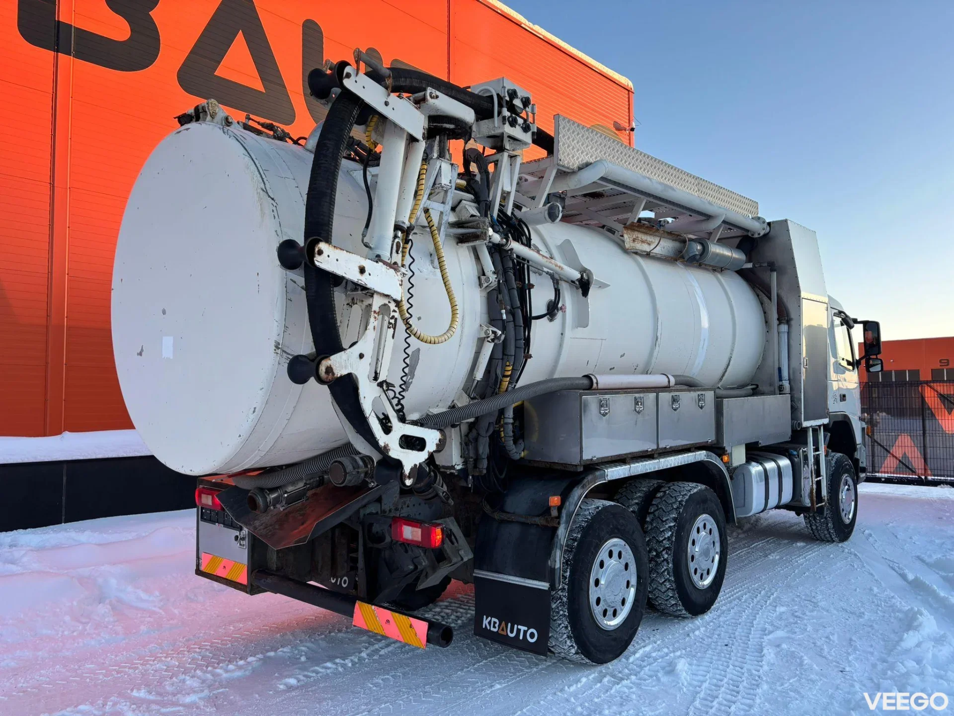 Volvo FM300 WASTE 4 + CLEAN WATER 8 m3 / VACUUM Hibon 810H / PRESSURE Uraca P3-45  205 bar / 348 l/min 226kW