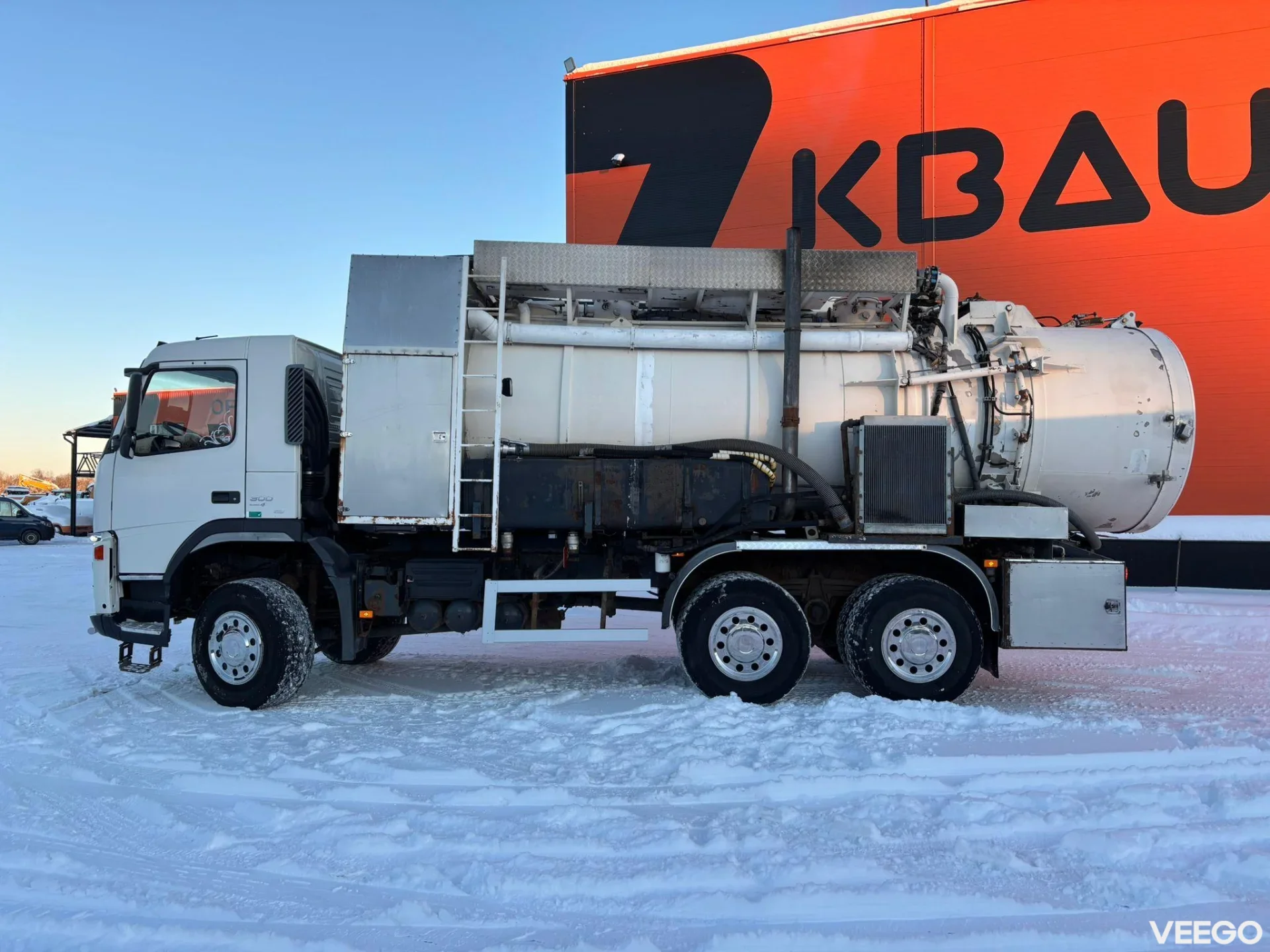 Volvo FM300 WASTE 4 + CLEAN WATER 8 m3 / VACUUM Hibon 810H / PRESSURE Uraca P3-45  205 bar / 348 l/min 226kW