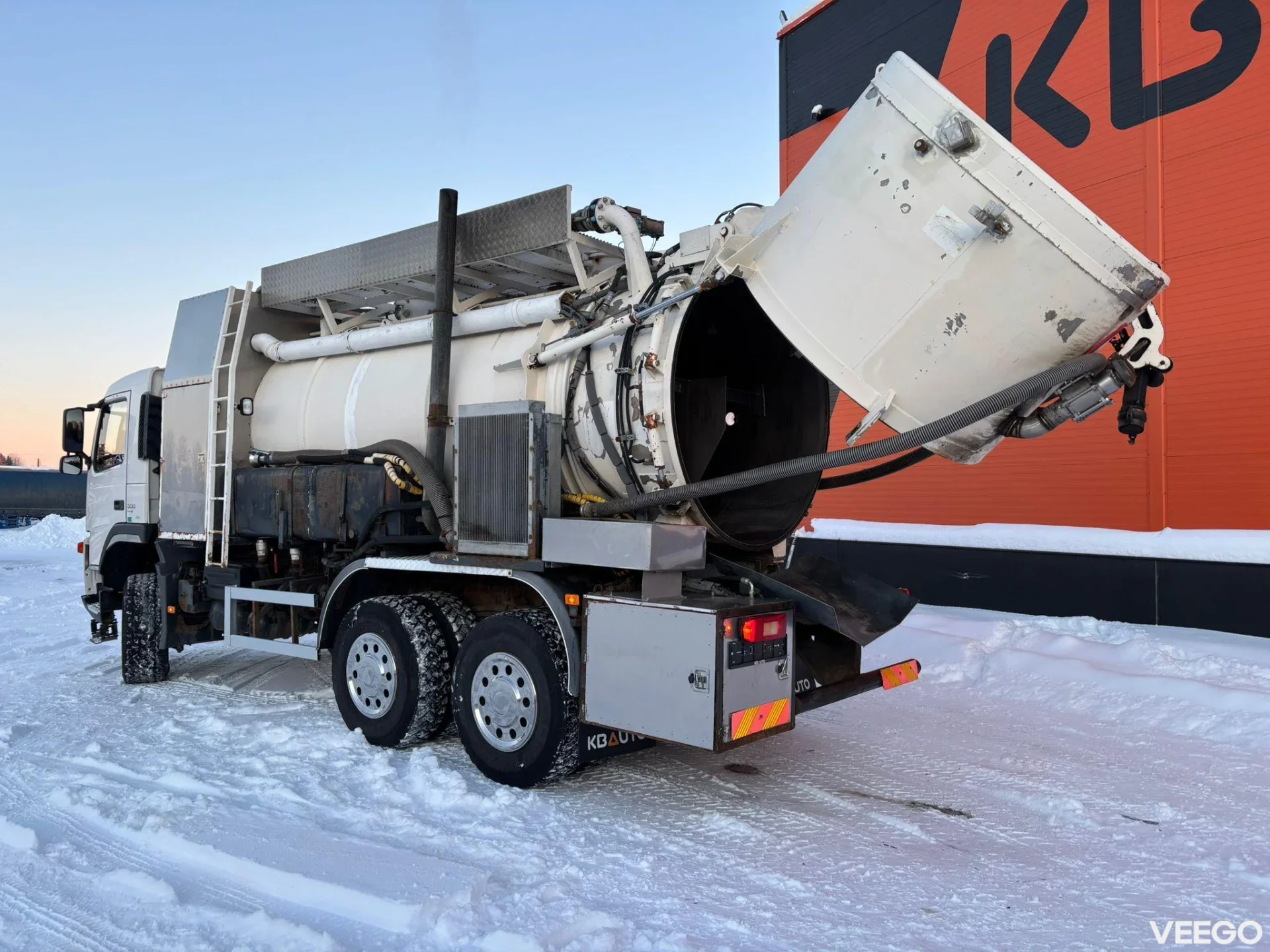 Volvo FM300 WASTE 4 + CLEAN WATER 8 m3 / VACUUM Hibon 810H / PRESSURE Uraca P3-45  205 bar / 348 l/min 226kW