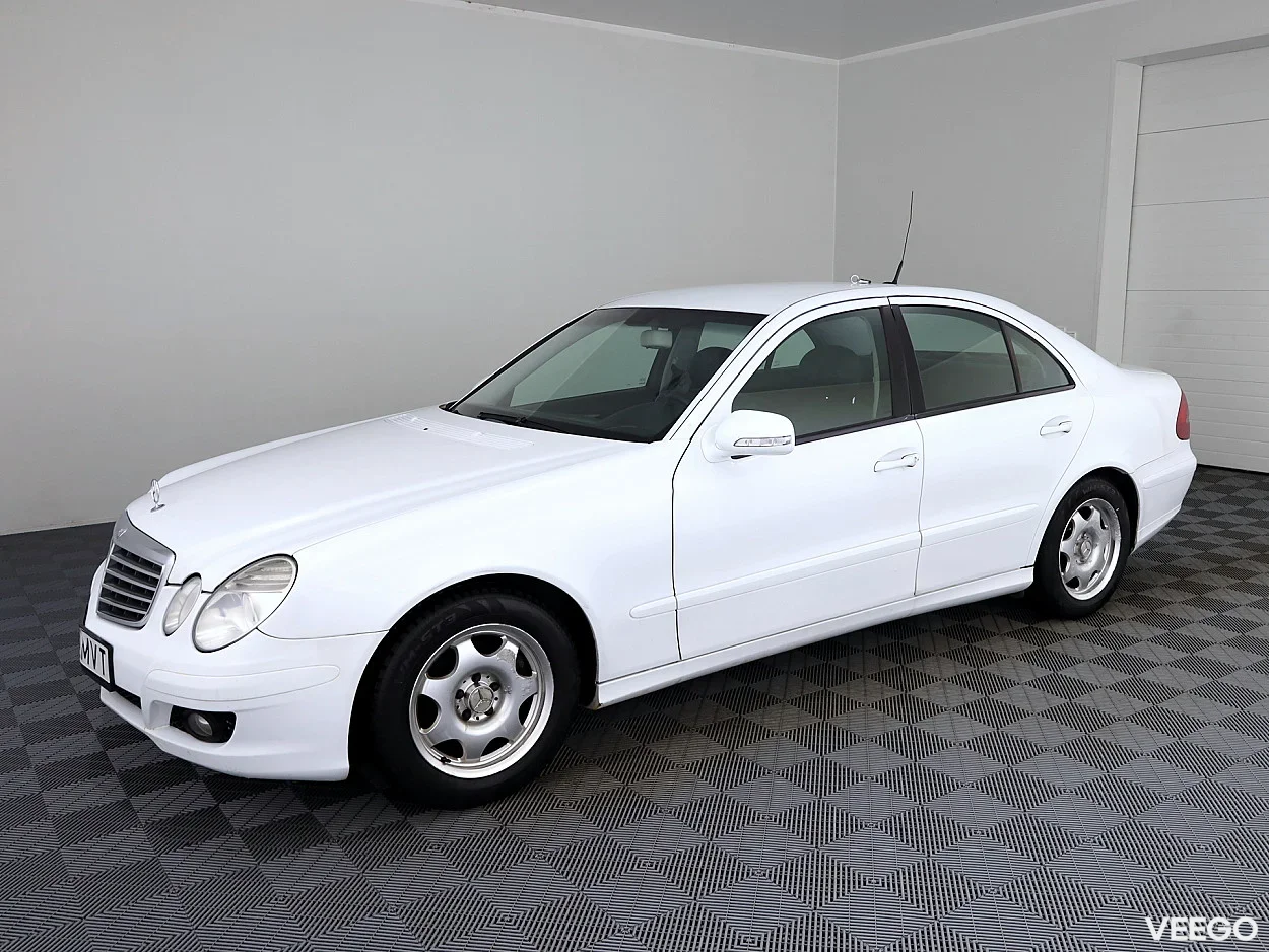 Mercedes-Benz E200 1.8 121kW