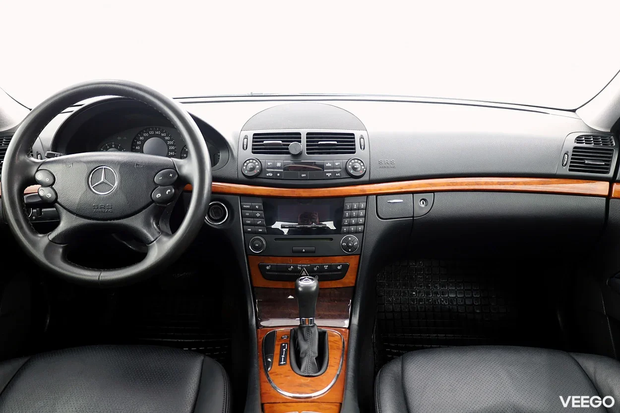 Mercedes-Benz E200 1.8 121kW