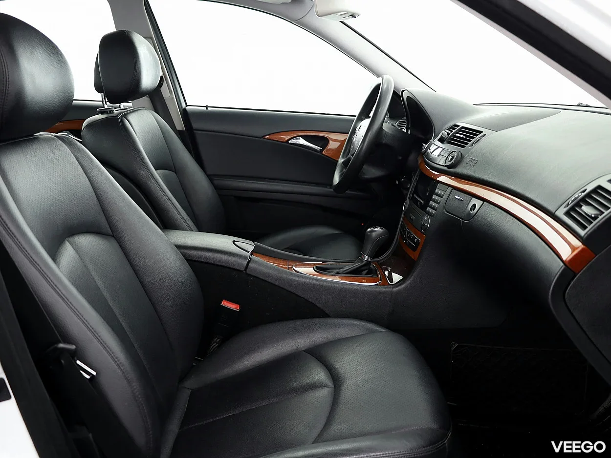 Mercedes-Benz E200 1.8 121kW