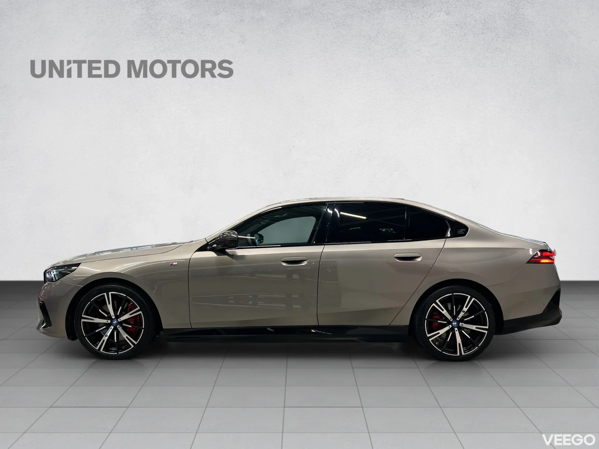 BMW i5 xDrive40, M-Sportpakett PRO Individual 290kW 290kW