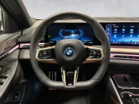 BMW i5 xDrive40, M-Sportpakett PRO Individual 290kW 290kW thumbnail