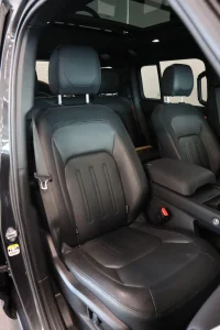 Land Rover Defender 221kW thumbnail