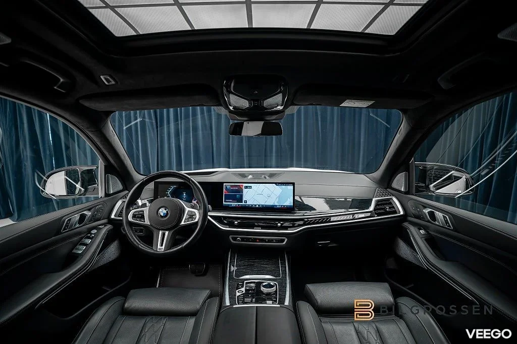BMW X7 M60i xDrive M Sport Pro Exklusiv 3.99% Sky Lounge B&W MOMS 390kW