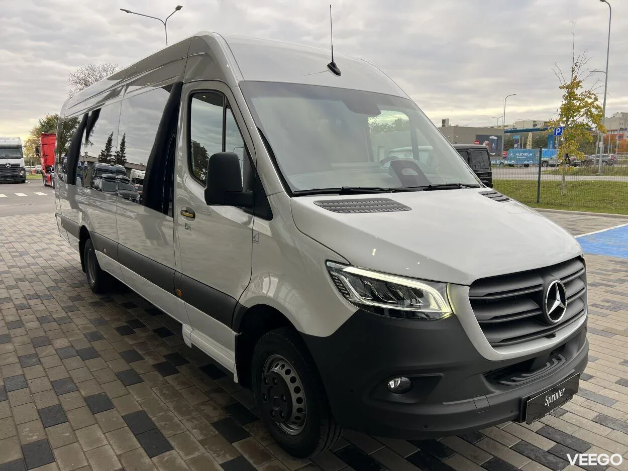 Mercedes-Benz Sprinter 519CDI 22+1+1 2 140kW