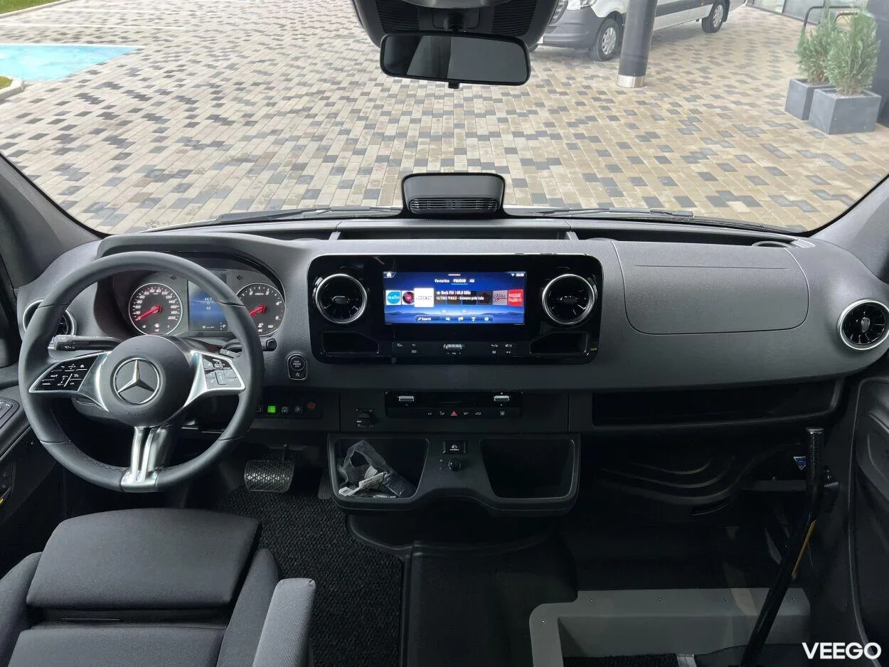 Mercedes-Benz Sprinter 519CDI 22+1+1 2 140kW