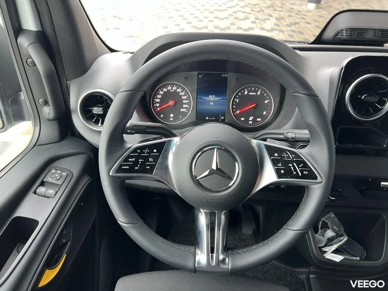 Mercedes-Benz Sprinter 519CDI 22+1+1 2 140kW