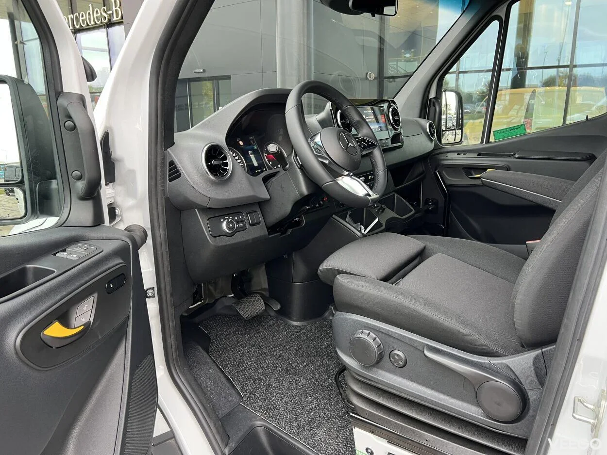Mercedes-Benz Sprinter 519CDI 22+1+1 2 140kW