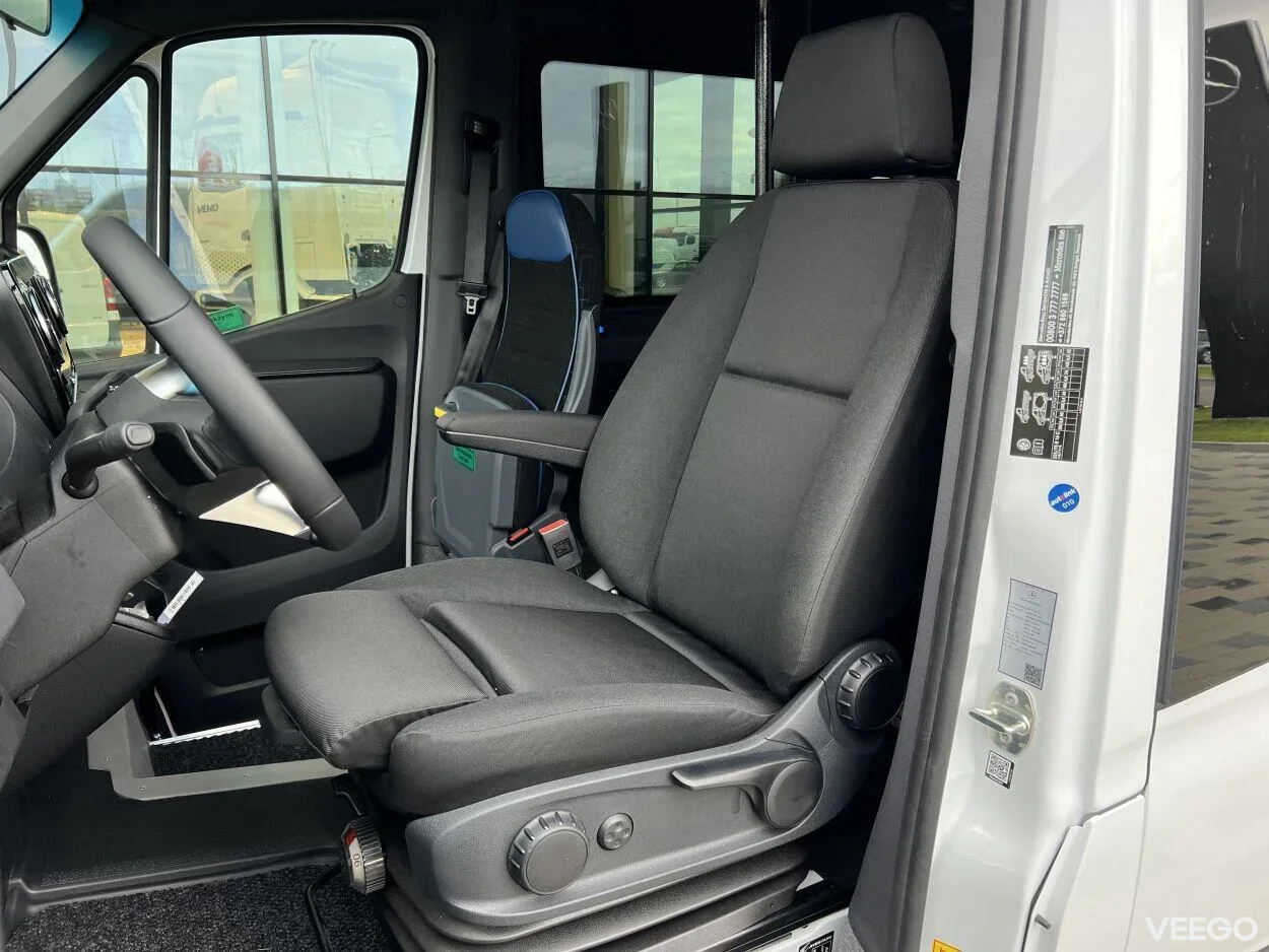 Mercedes-Benz Sprinter 519CDI 22+1+1 2 140kW