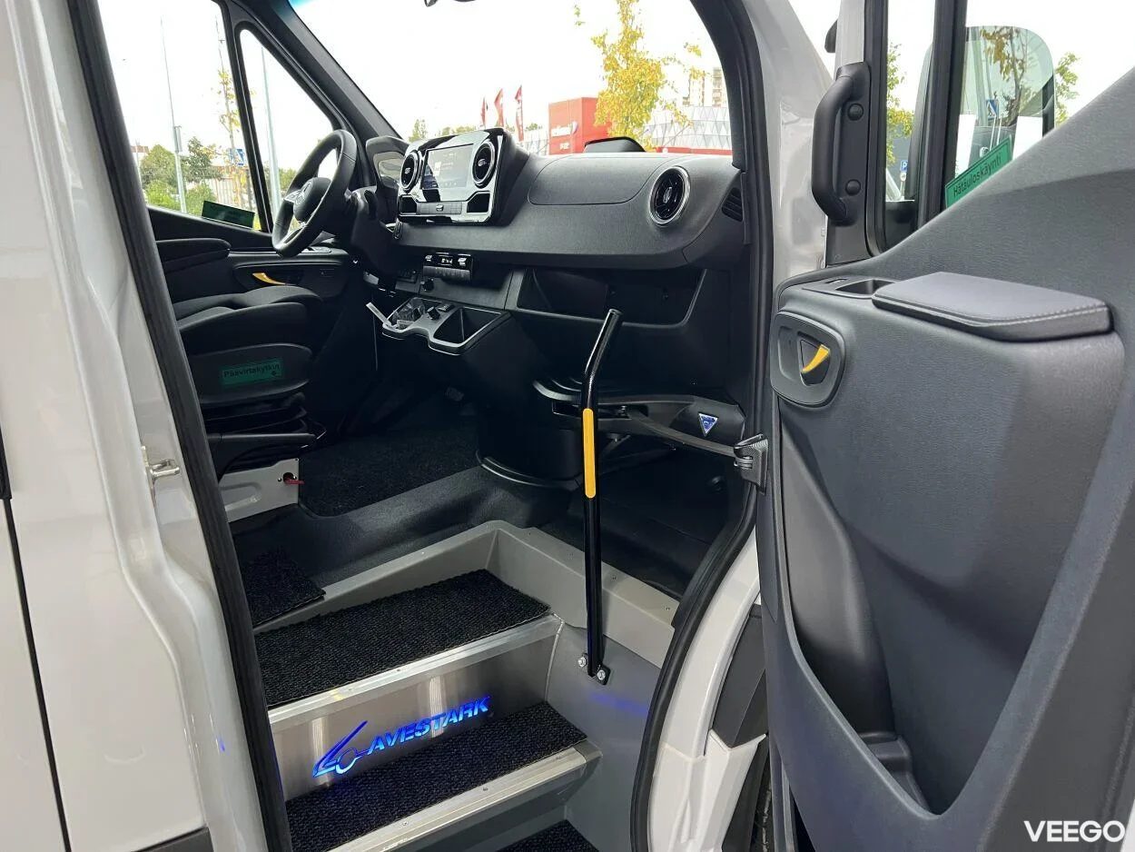 Mercedes-Benz Sprinter 519CDI 22+1+1 2 140kW