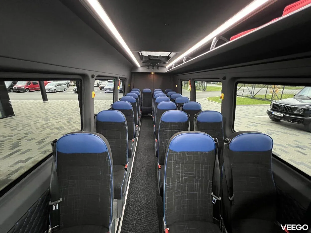 Mercedes-Benz Sprinter 519CDI 22+1+1 2 140kW