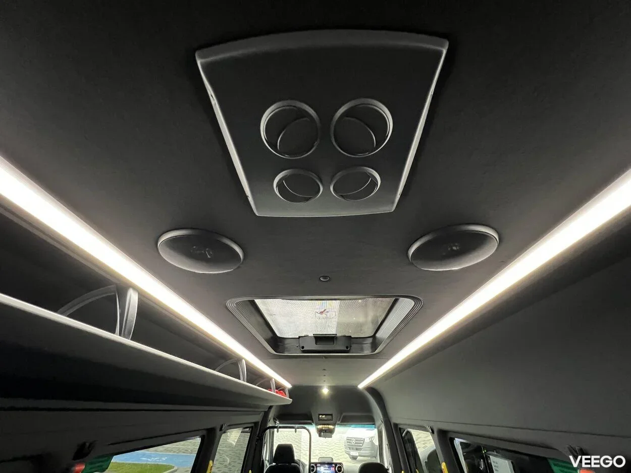 Mercedes-Benz Sprinter 519CDI 22+1+1 2 140kW