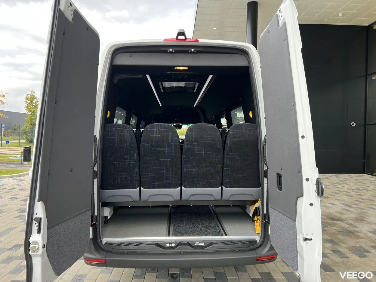 Mercedes-Benz Sprinter 519CDI 22+1+1 2 140kW
