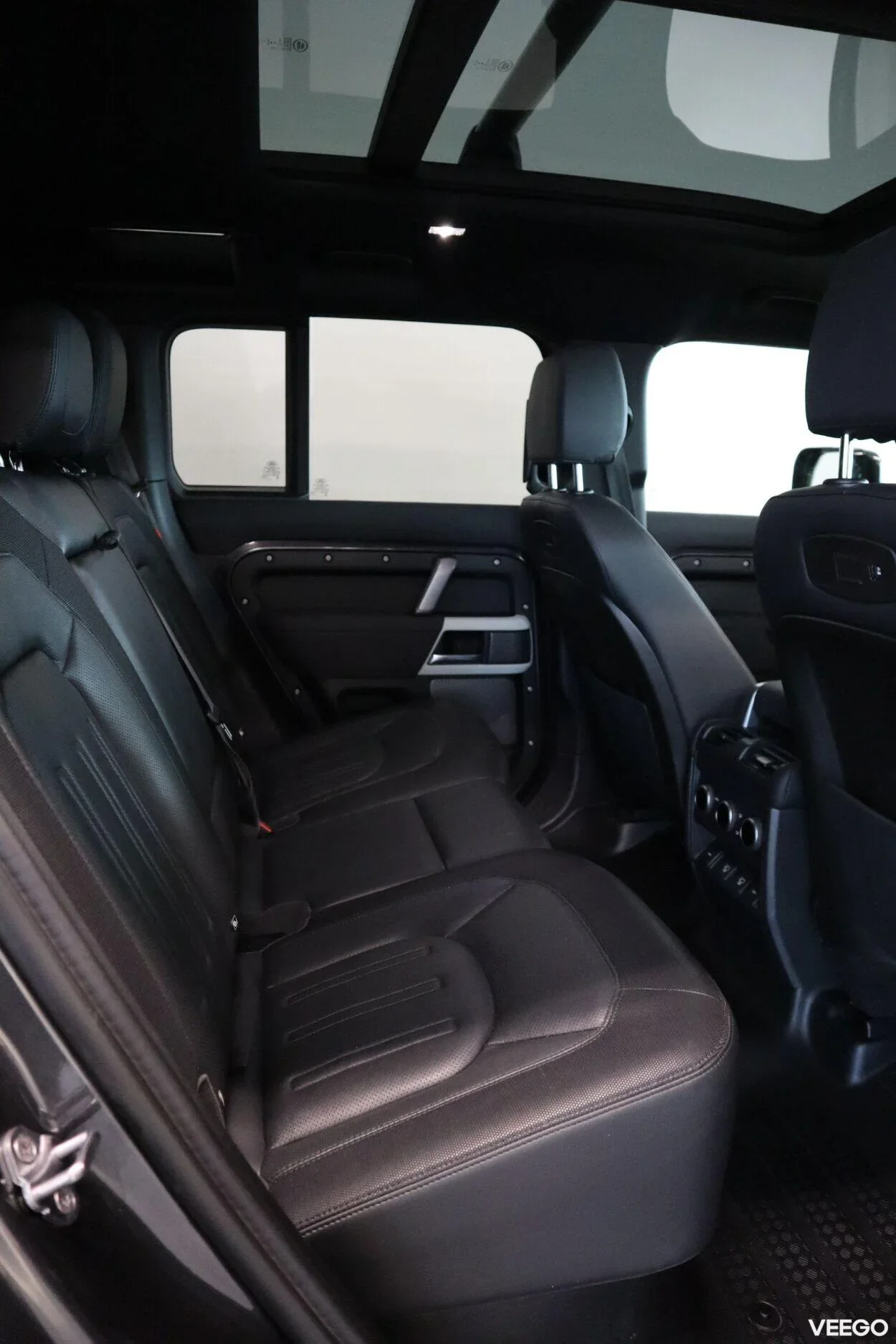 Land Rover Defender 221kW