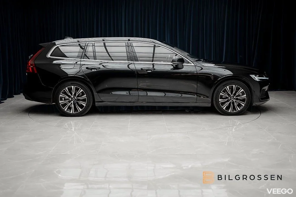 Volvo V60 Recharge T6 AWD 350hk Core Edition P-värmare 257kW
