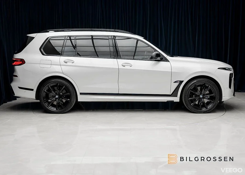 BMW X7 M60i xDrive M Sport Pro Exklusiv 3.99% Sky Lounge B&W MOMS 390kW