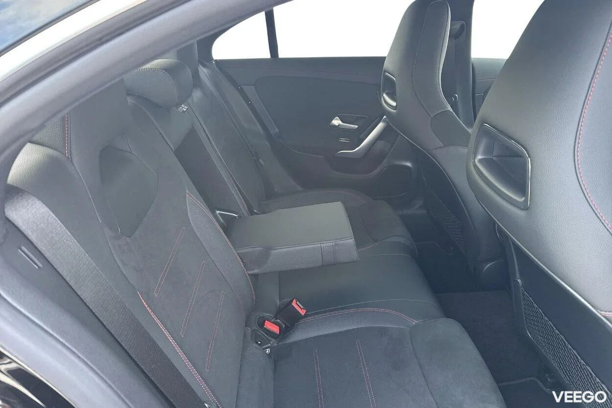 Mercedes-Benz CLA220 4matic AMG pakett 2 140kW