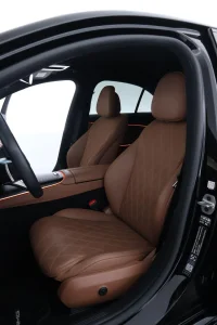 Mercedes-Benz E300 de 4Matic AMG Plug-in 2 145kW thumbnail